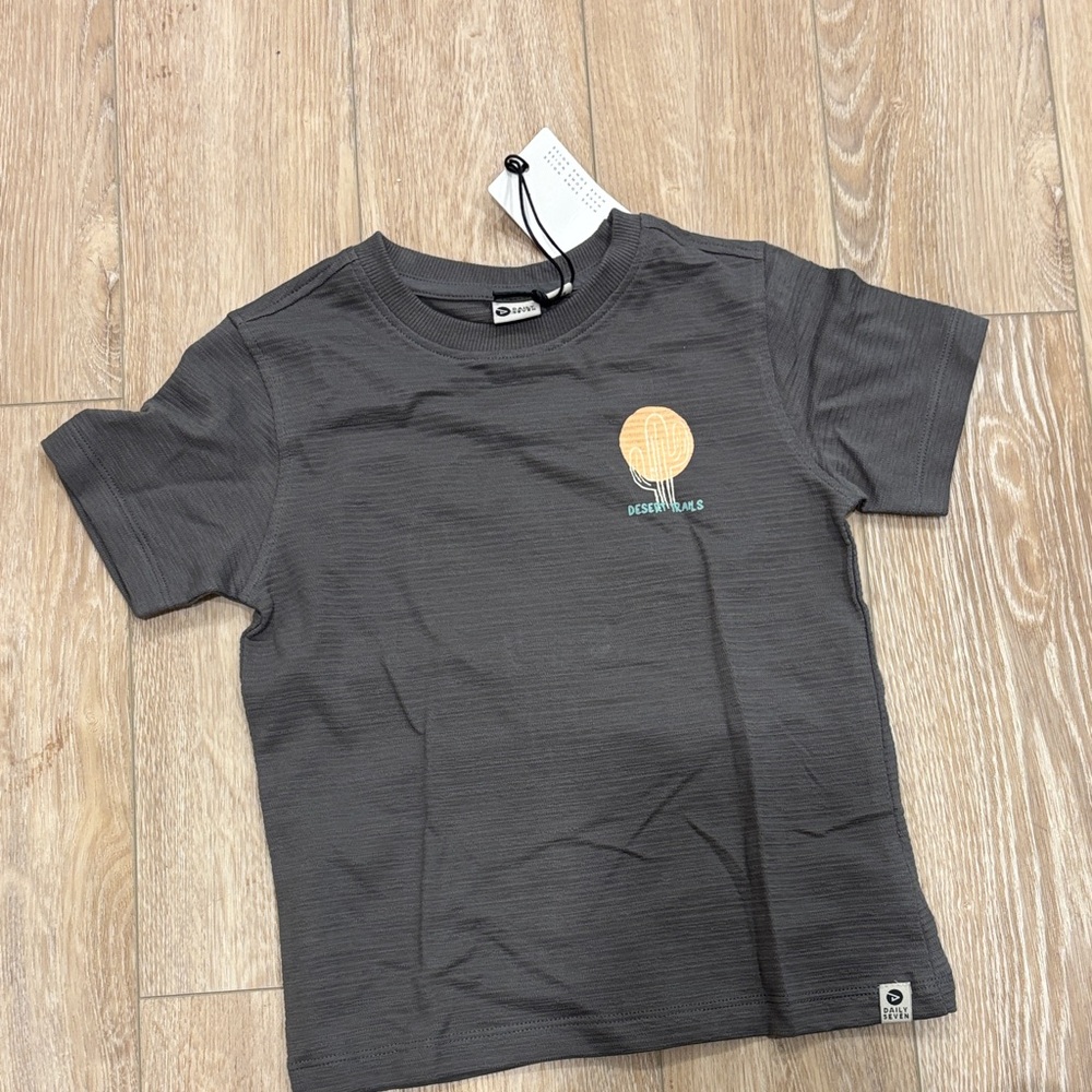 OshKosh B'gosh Gray Kids T-Shirt with Orange Graphic